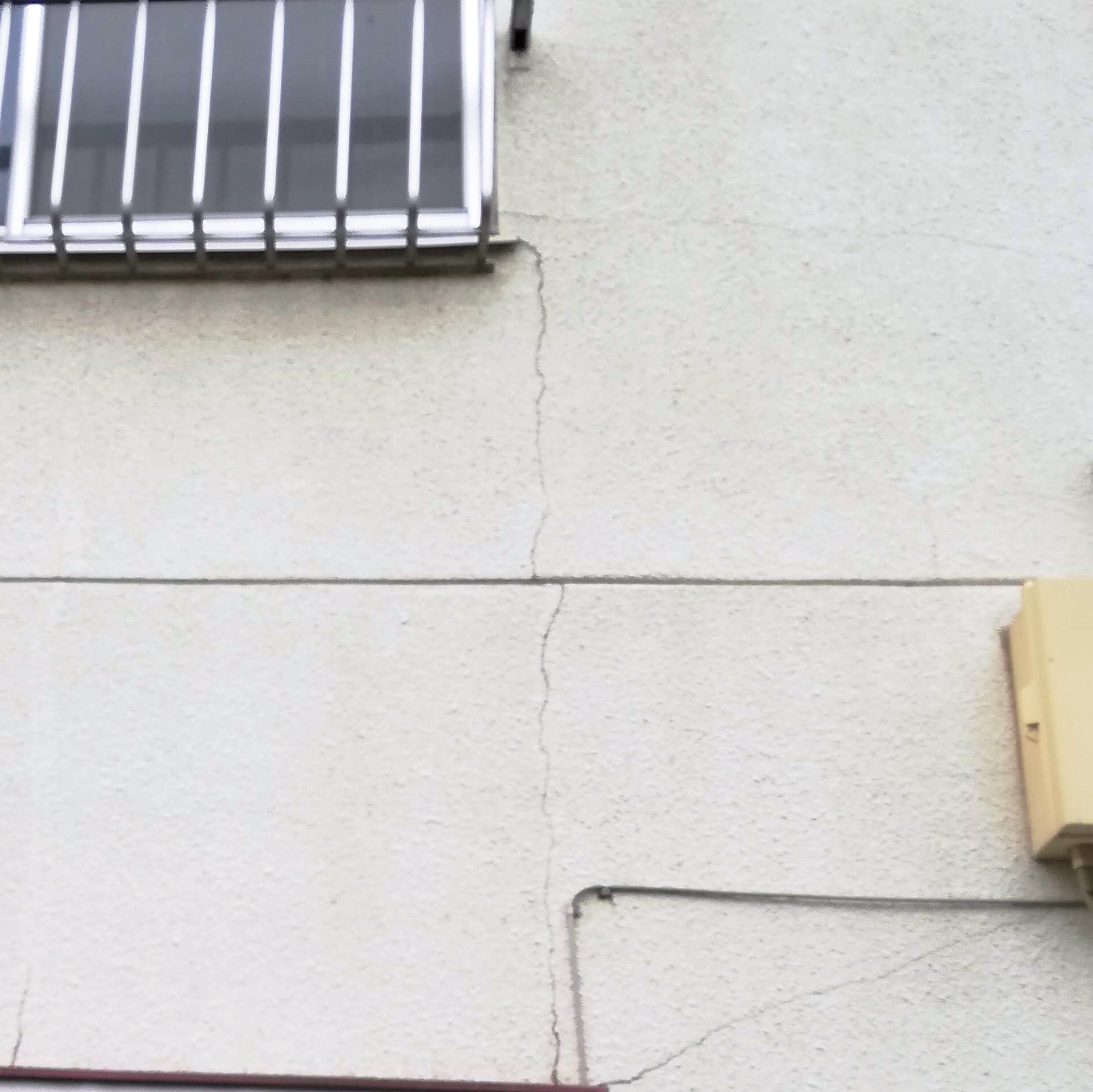 外壁 ひび割れ 塗装