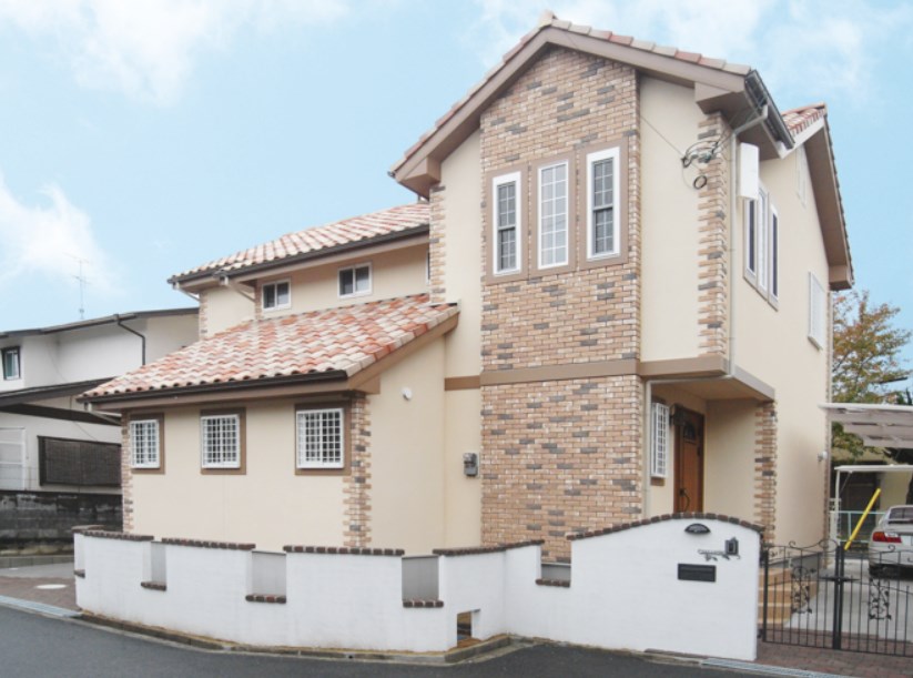 外壁塗装 ベージュ 南欧風