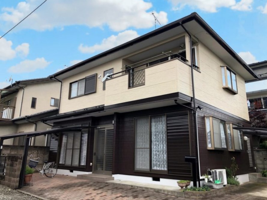 ヤララブラウンの外壁塗装