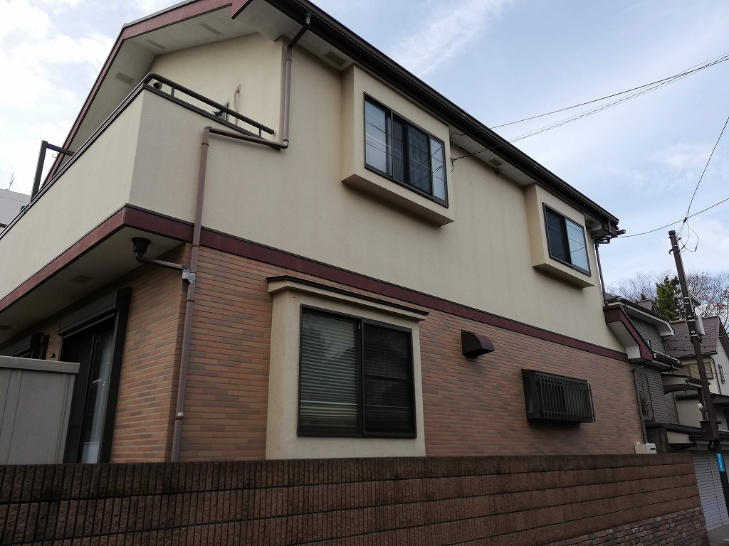 1階と2階の上下で塗り分けた施工例